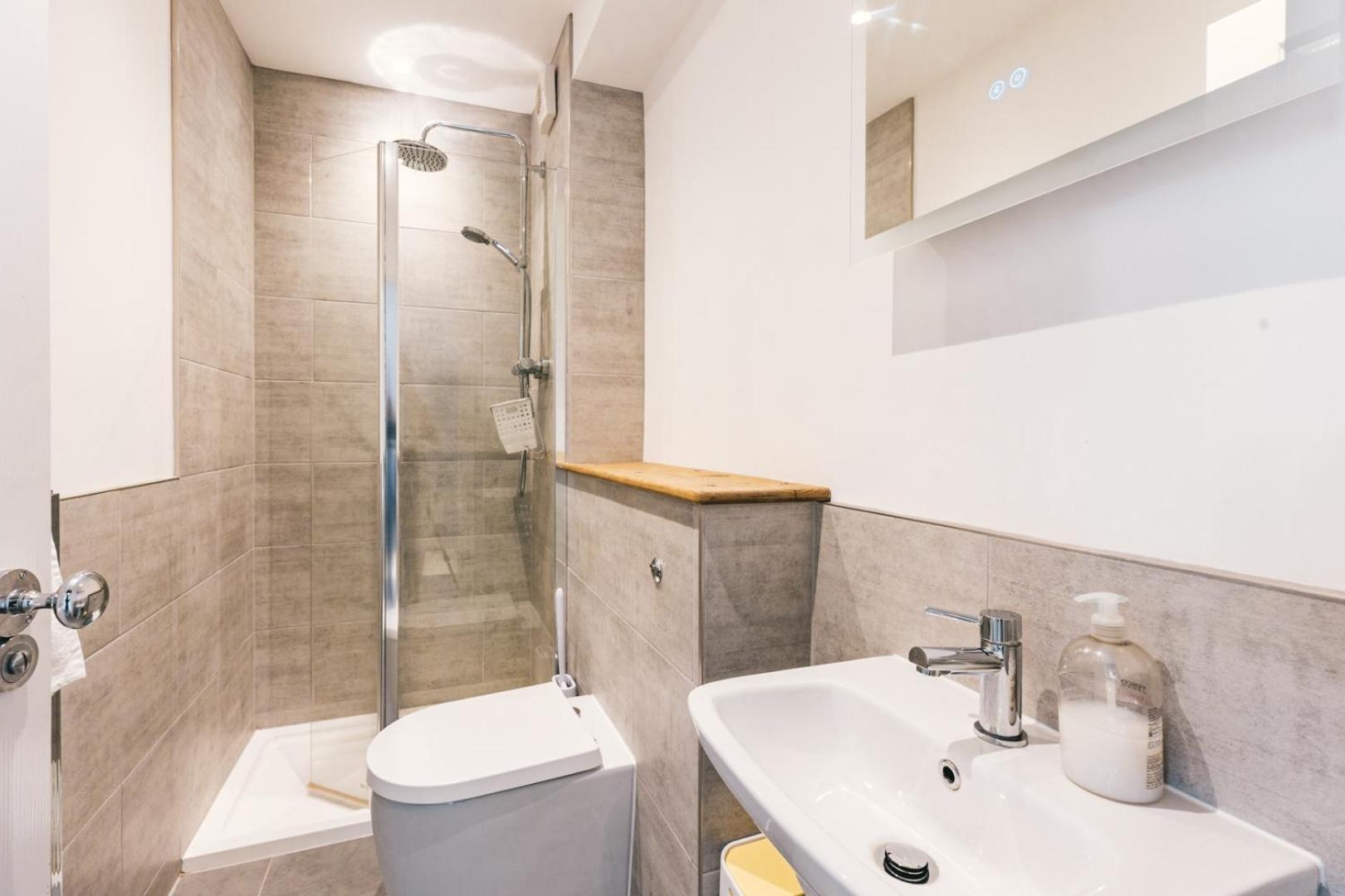 Ludlow Town Centre Apartments Ngoại thất bức ảnh